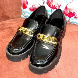 Guess platform loafers with chunky gold chain size 8 1/2